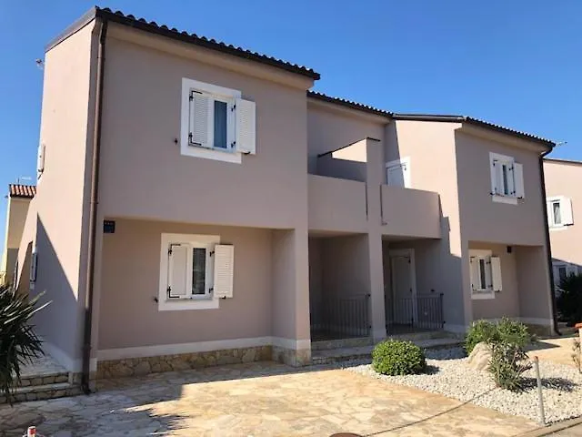 Plavo Nebo Istra * ميدولين