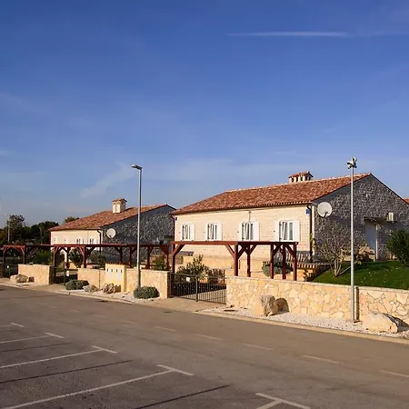 Апартаменты Plavo Nebo Istra *
